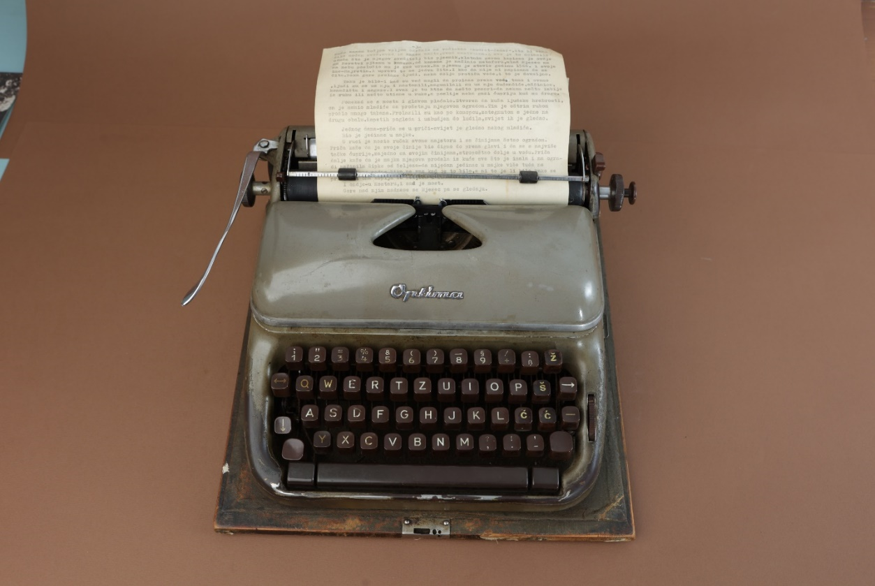 Pisaća mašina Ćamila Sijarića